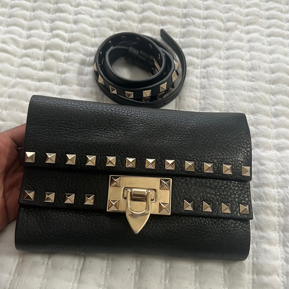 Valentino Waist Purse With Separate Belt : can be worn as a wallet or purse